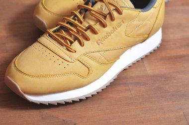 Kiev, Ukrayna - 30 Mayıs 2018: Reebok kahverengi spor ayakkabı yan yakın çekim fotoğrafı