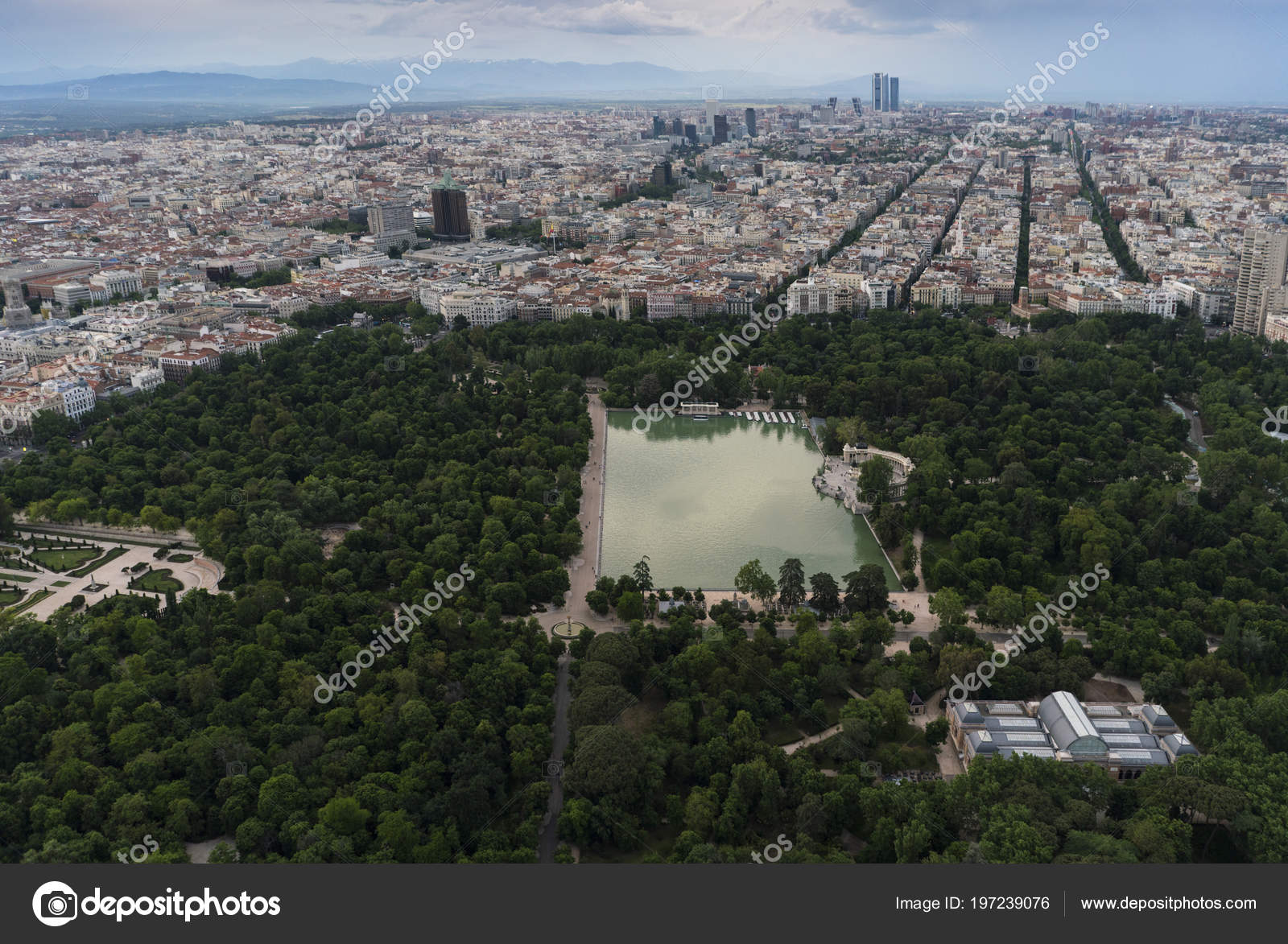 13,378 Retiro Park Images, Stock Photos, 3D objects, & Vectors