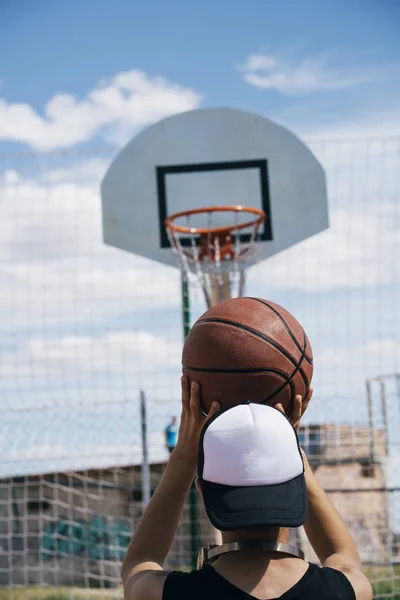 Jeune Garçon Jouant Basket — Photo