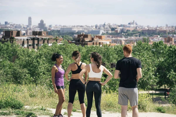 Amici Durante Allenamento All Aria Aperta — Foto Stock