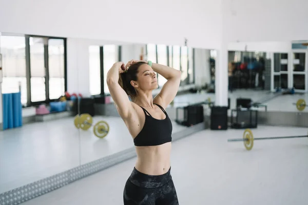 Imagen Cerca Atractiva Mujer Forma Gimnasio — Foto de Stock