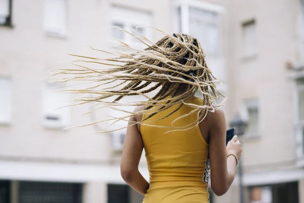 Mujer Latina Afro Peluda Posando Ante Cámara — Foto de Stock