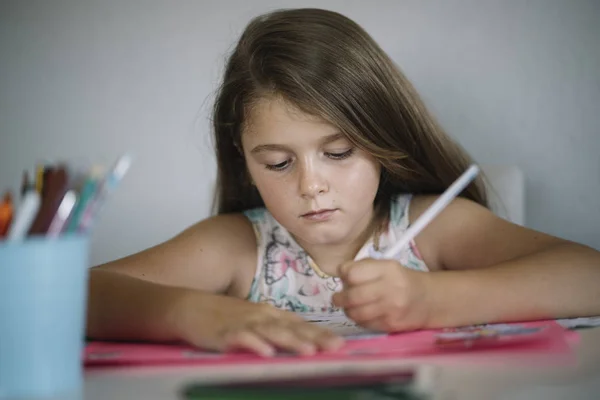 Menina Desenho Mesa — Fotografia de Stock