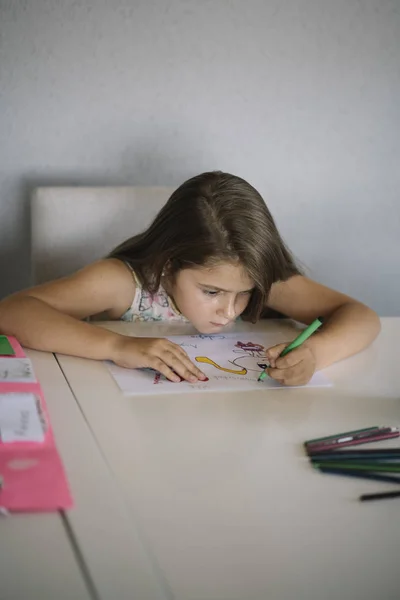 Menina Desenho Mesa — Fotografia de Stock