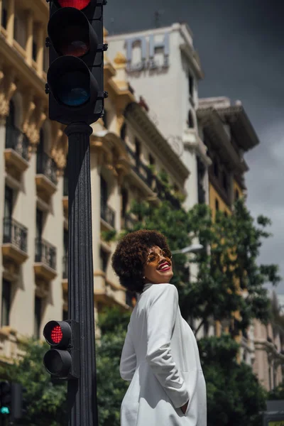 Красива Дівчина Афро Вулицях Мадриді Іспанія — стокове фото