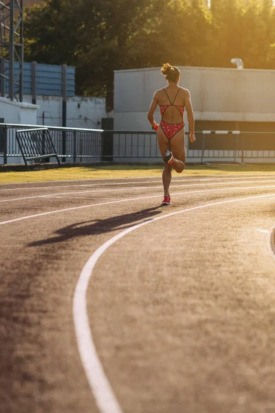 Woman Running Track Sunset — Stock Photo, Image