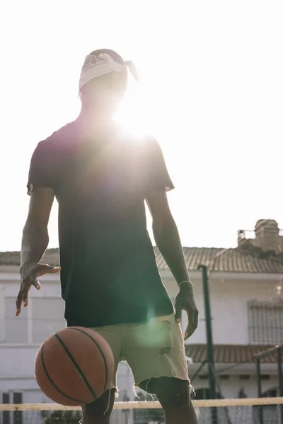Afro Uomo Giocatore Basket Una Corte Strada — Foto Stock