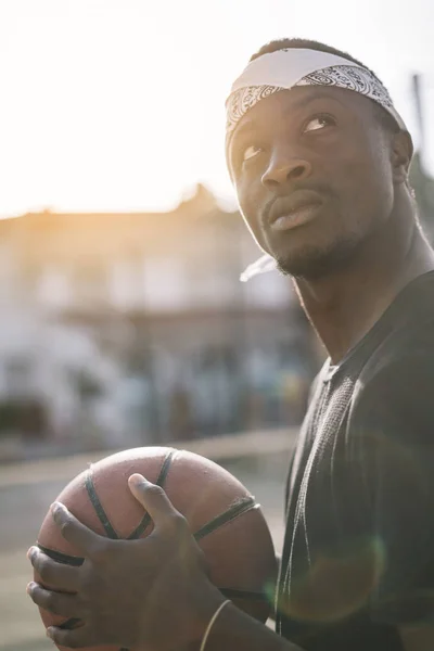 Afro Man Basketball Player Street Court — Stock Photo, Image