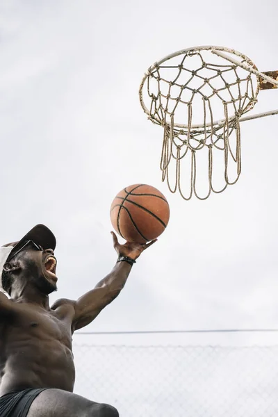 Afro Man Basketball Player Street Court — Stock Photo, Image