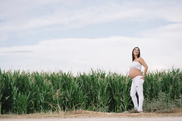 Mulher Grávida Sete Meses Esperando Bebê — Fotografia de Stock