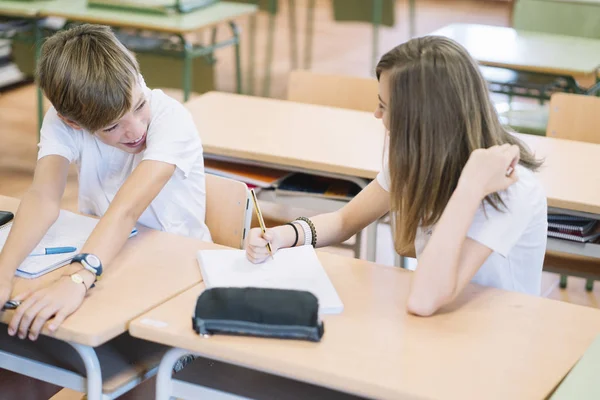 Quelques Jeunes Étudiants Qui Étudient École — Photo