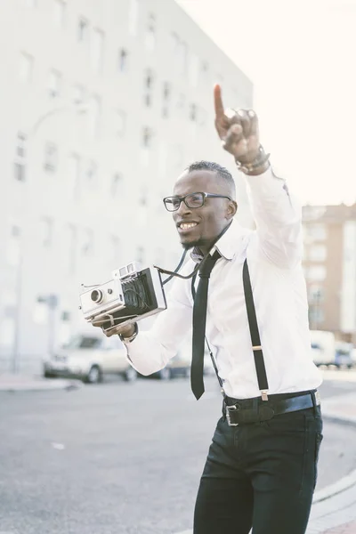 Portrait Man Using Retro Camera — Stock Photo, Image