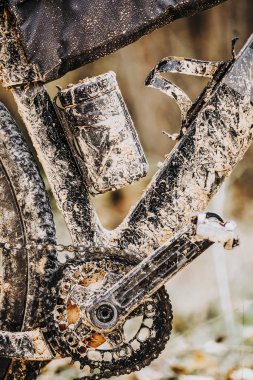 Çamur içinde Bisiklet