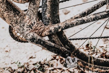 Çamur içinde Bisiklet