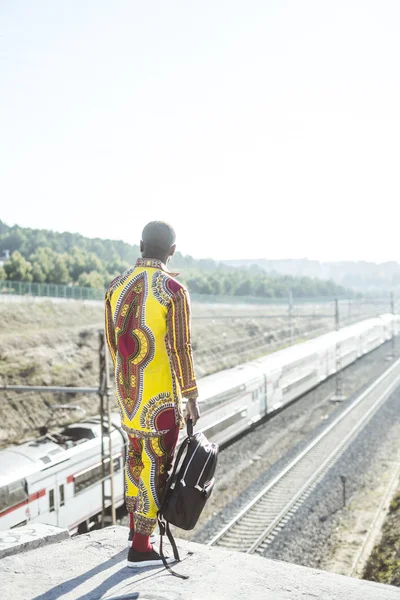 Empresário Africano Lado Ferrovia Com Roupas Típico — Fotografia de Stock