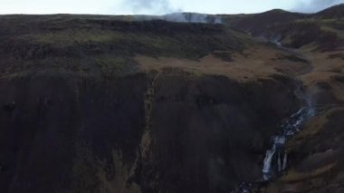 İzlanda ülke içinde volkanik manzara görünümünü