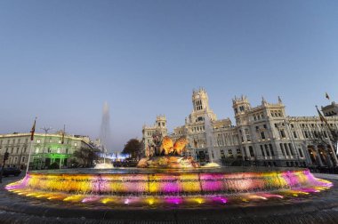Plaza de la Cibeles, Cybele Meydanı - Merkez Postane, Palacio de Comunicaciones, Madrid, İspanya.