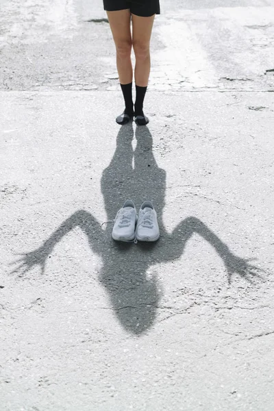 Sombra Deportista Sobre Las Zapatillas — Foto de Stock