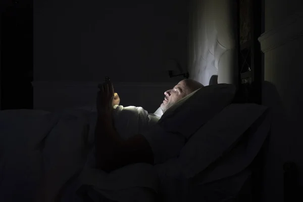 Man Using His Phone His Bed Instead Sleeping Technology Addiction — Stock Photo, Image