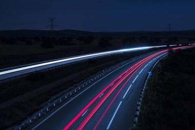 Soyut parlar görünümünü gece yolda