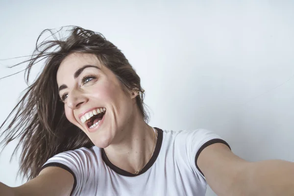 Cerca Hasta Hermosa Mujer Tomando Selfie — Foto de Stock