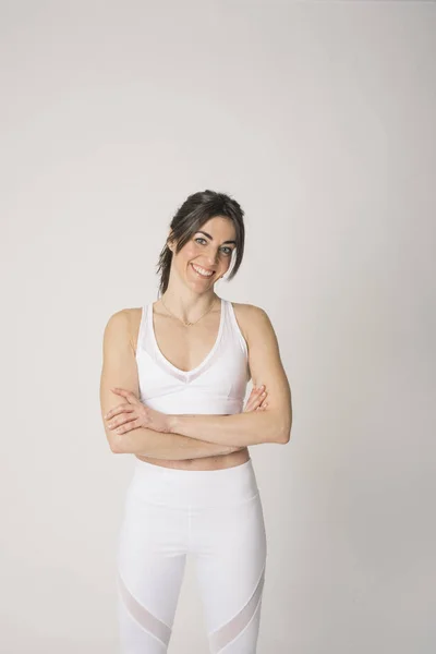 Spor Kıyafeti Beyaz Arka Plan Ile Kız — Stok fotoğraf