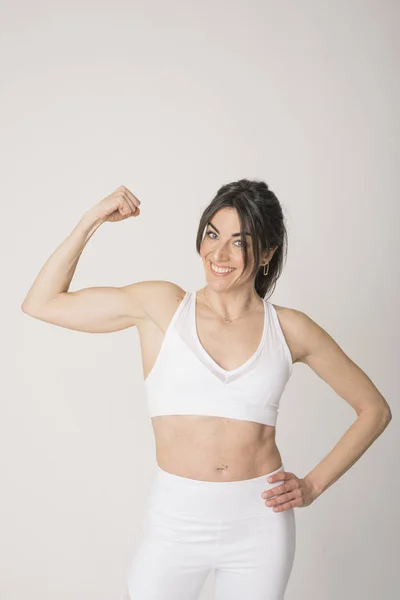 Chica Con Traje Deportivo Fondo Blanco —  Fotos de Stock