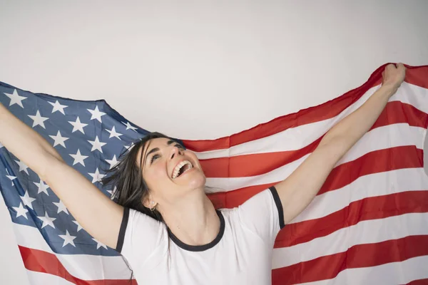 Mujer Feliz Con Bandera Los Estados Unidos — Foto de Stock