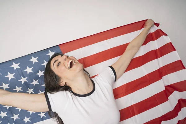 Glückliche Frau Mit Fahne Der Vereinigten Staaten — Stockfoto