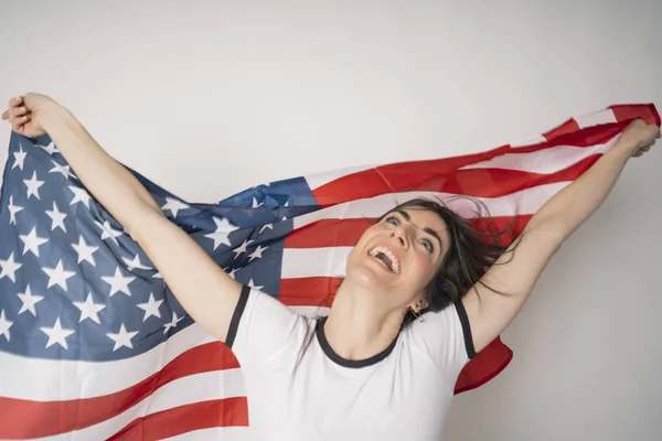 Mujer Feliz Con Bandera Los Estados Unidos — Foto de Stock