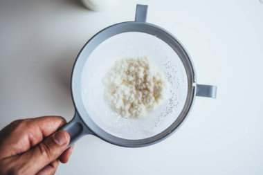 Kefir taneleri yakın yukarı gergin olmak.