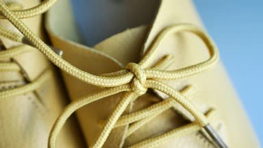 Şık sarı deri ayakkabı ya da oxford Ayakkabı bağcıklarımı ile