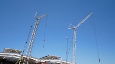 İnşaat Vinç ve inşaat alanında işçilerin