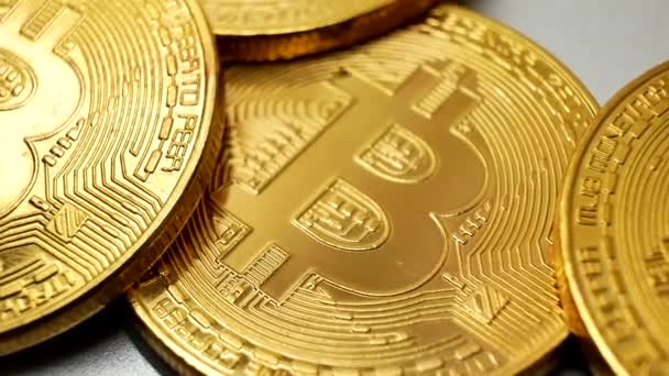 Oro Bitcoin BTC monedas giratorias — Vídeos de Stock