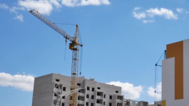 Gökdelen inşa için inşaat vinçleri
