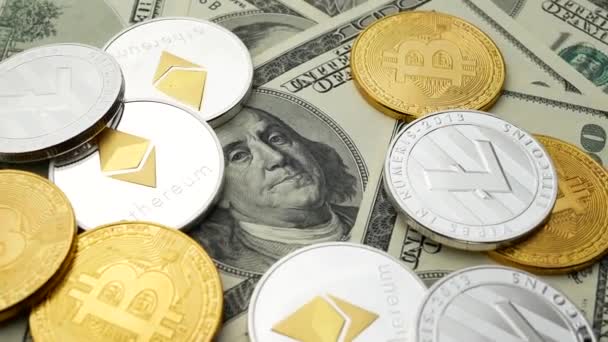 Bitcoin dan Ethereum koin berputar pada dolar — Stok Video