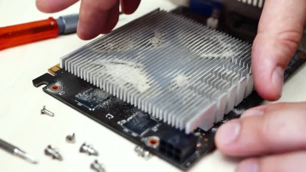 Damm på radiator för chip kylning och processor på grafikkortet — Stockvideo