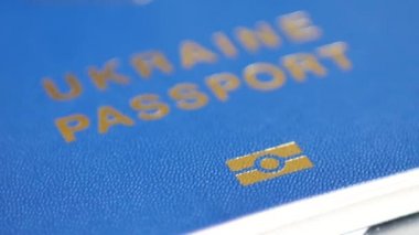 Ukrayna'da biyometrik mavi pasaport