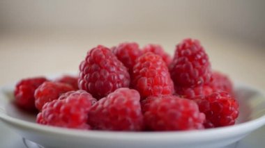 taze ve tatlı ahududu