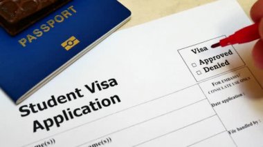 Boş öğrenci vize başvuru formunu onay kutusunu onaylanmış oylama kalem
