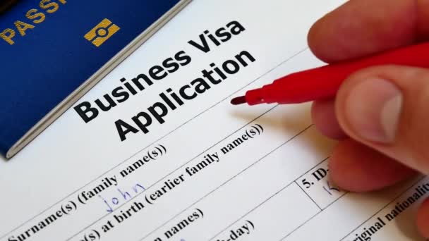 Geschäftsvisadokument mit Reisepass, Antrag und Erlaubnis für Ausländerland — Stockvideo