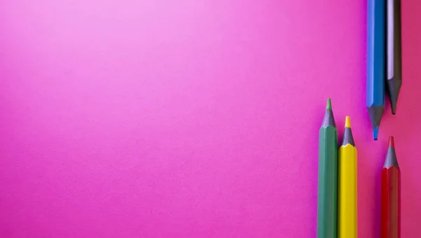 Цветные Карандаши Розовом Фоне Вид Сверху Пространством Копирования — стоковое фото