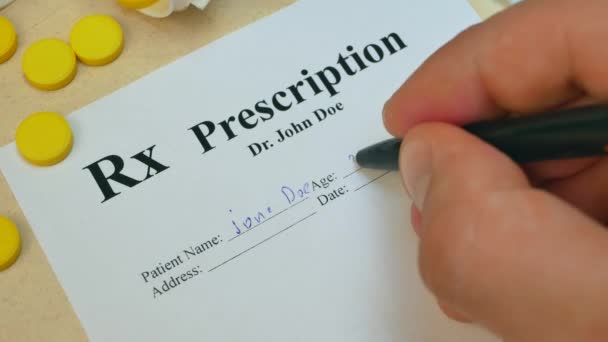 Healthcare professional doctor writing prescription for tablet pills or drugs — Stock Video