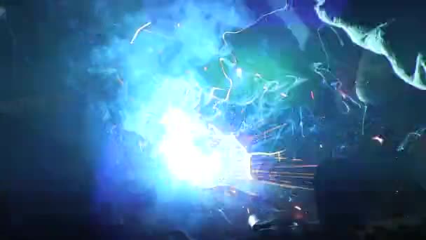 Worker welds an iron — Stock Video