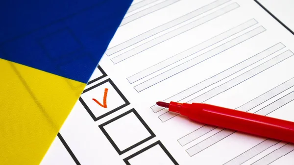 Vote Bulletin Vote Papier Crayon Rouge Ukraine Wirh Drapeau Ukrainien — Photo