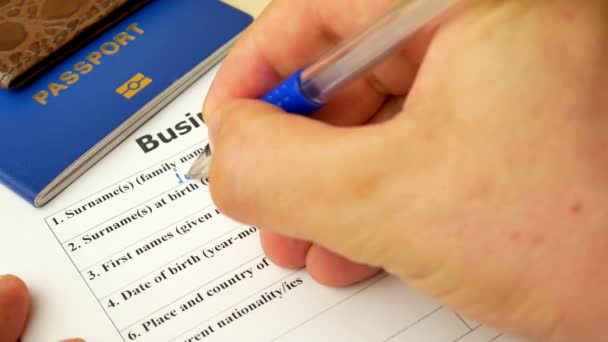 Documento de visa de negocios con pasaporte, solicitud y permiso para el país extranjero — Vídeo de stock