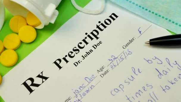 Prescrição de comprimidos ou medicamentos — Vídeo de Stock
