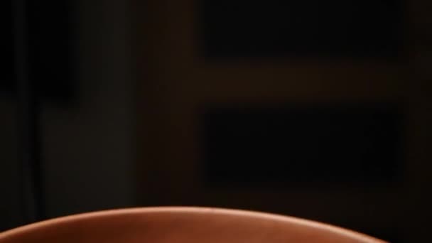 grains de café brun torréfié avant broyeur 