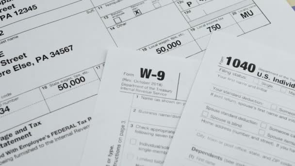 1040 EUA Formulário de declaração do imposto sobre o rendimento individual — Vídeo de Stock