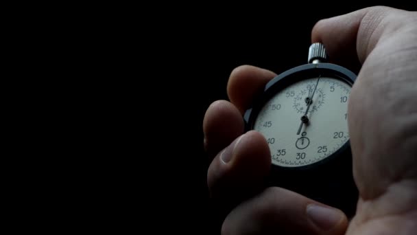 Chronomètre analogique dans la main de l'homme — Video